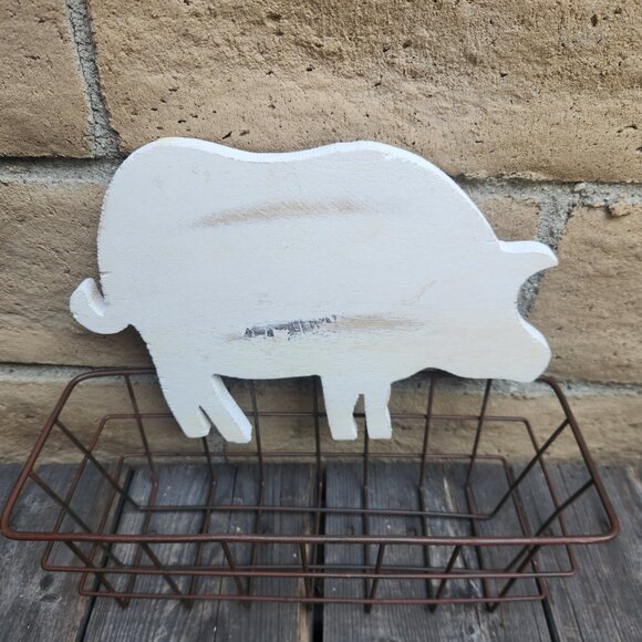 Distressed Wooden Pig Wire Basket Wall Hanging - Picture 4 of 5